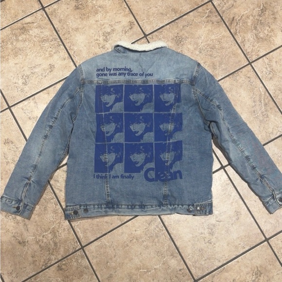 Taylor Swift 1989 Denim Jacket NEW !
NWOT
Never worn !
Fast shipping ;) - Picture 1 of 5